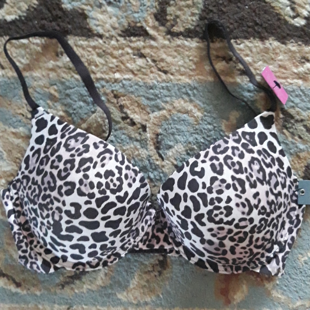 *Host Pick*Vince Camuto gentle lift bra